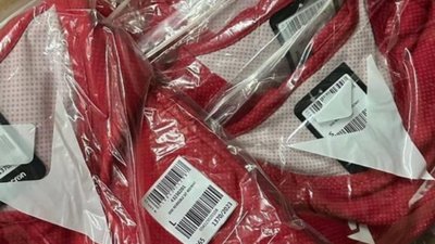 Одяг від «Макрона» на півмільйона гривень: митники виявили незадекларований товар