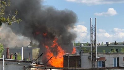 У Львові масштабна пожежа охопила завод "Світанок" (ФОТО)