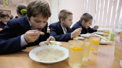 У школах Львівщини для дітей пільгових категорій передбачено безкоштовне харчування
