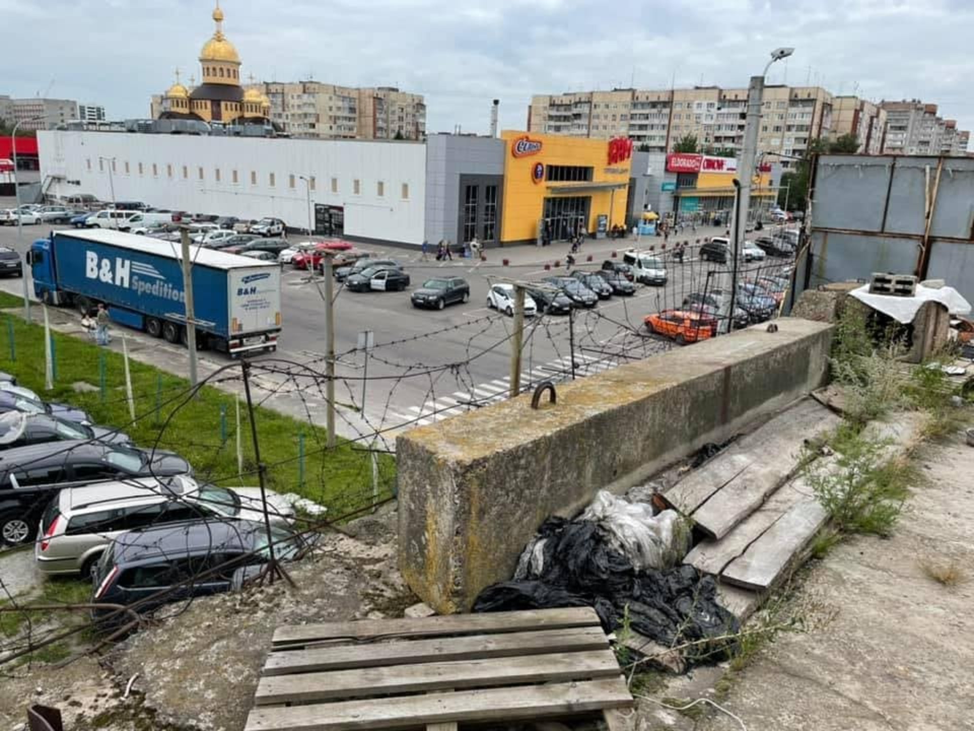 Шелестак обіцяє зупинити будівництво Садового біля обласного центру зайнятості