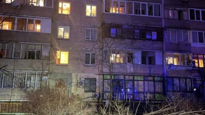 У Києві пошкоджені балкони та вікна у багатоповерхівці (ФОТО)