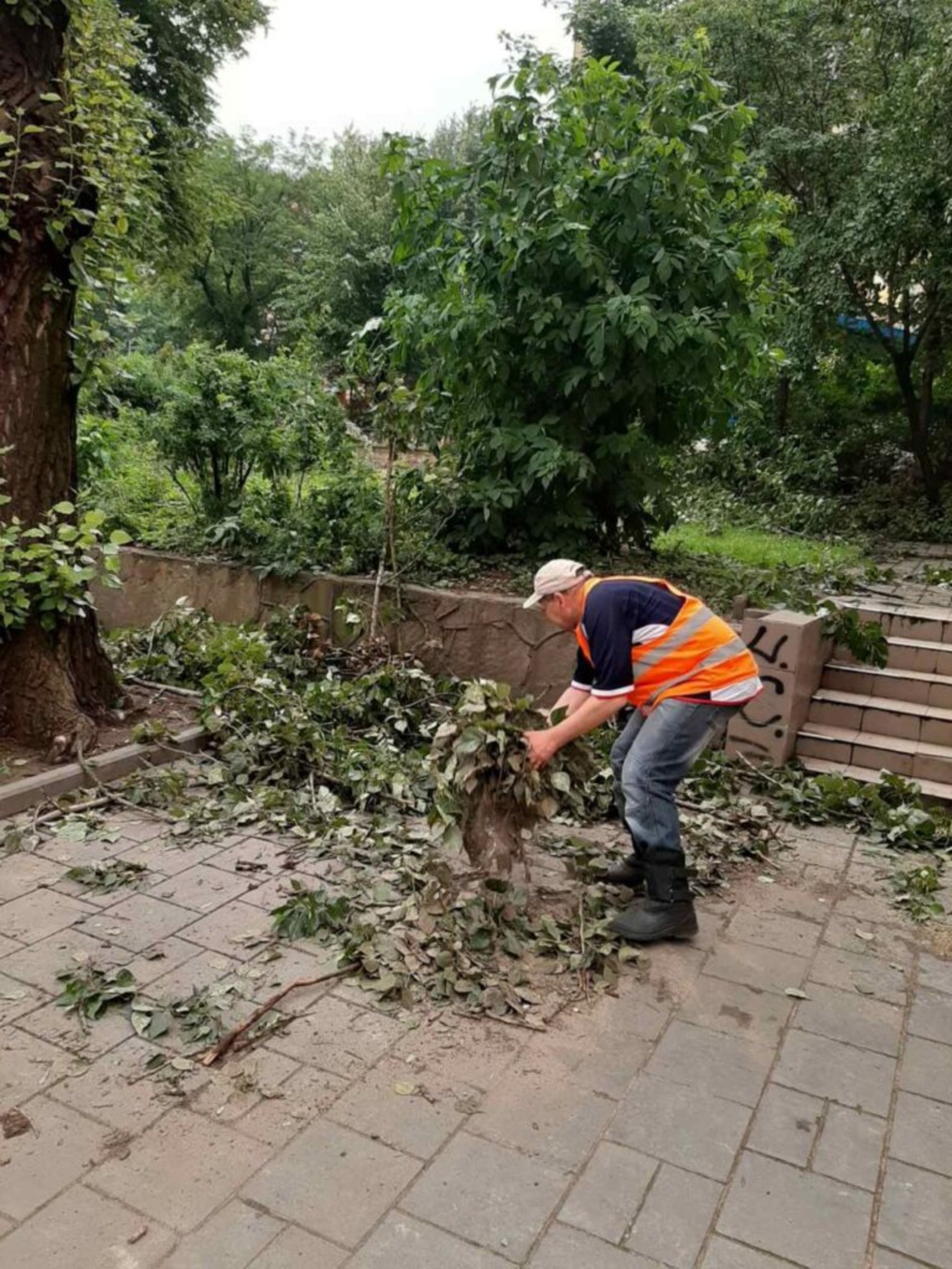 У Львові ліквідовують наслідки негоди, фото ЛМР