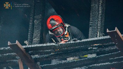 У Яворівському районі горів житловий будинок і гараж (ФОТО)