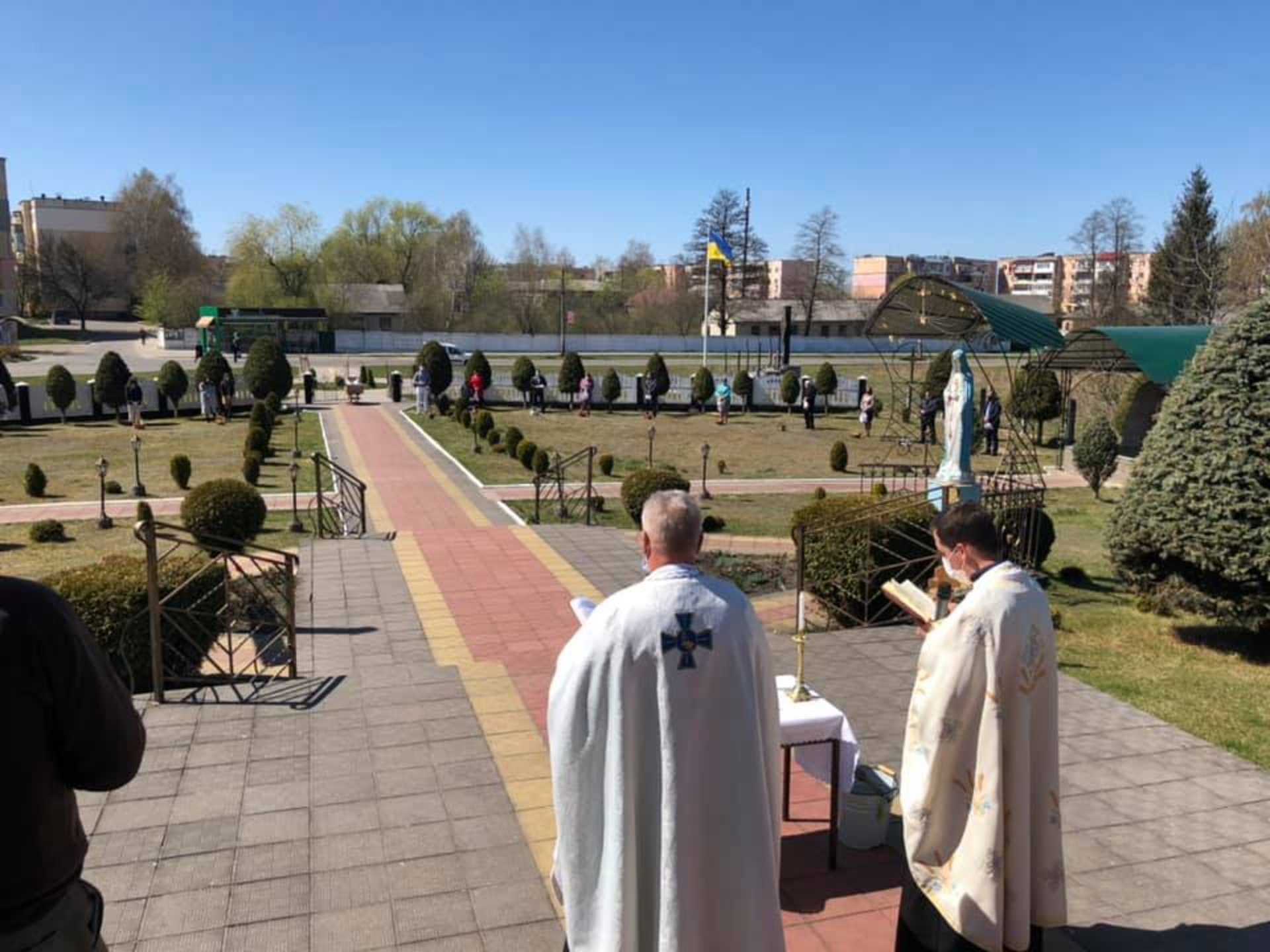 У Яворові освячують паску. Світлина: Церква Покрови Пресвятої Богородиці.