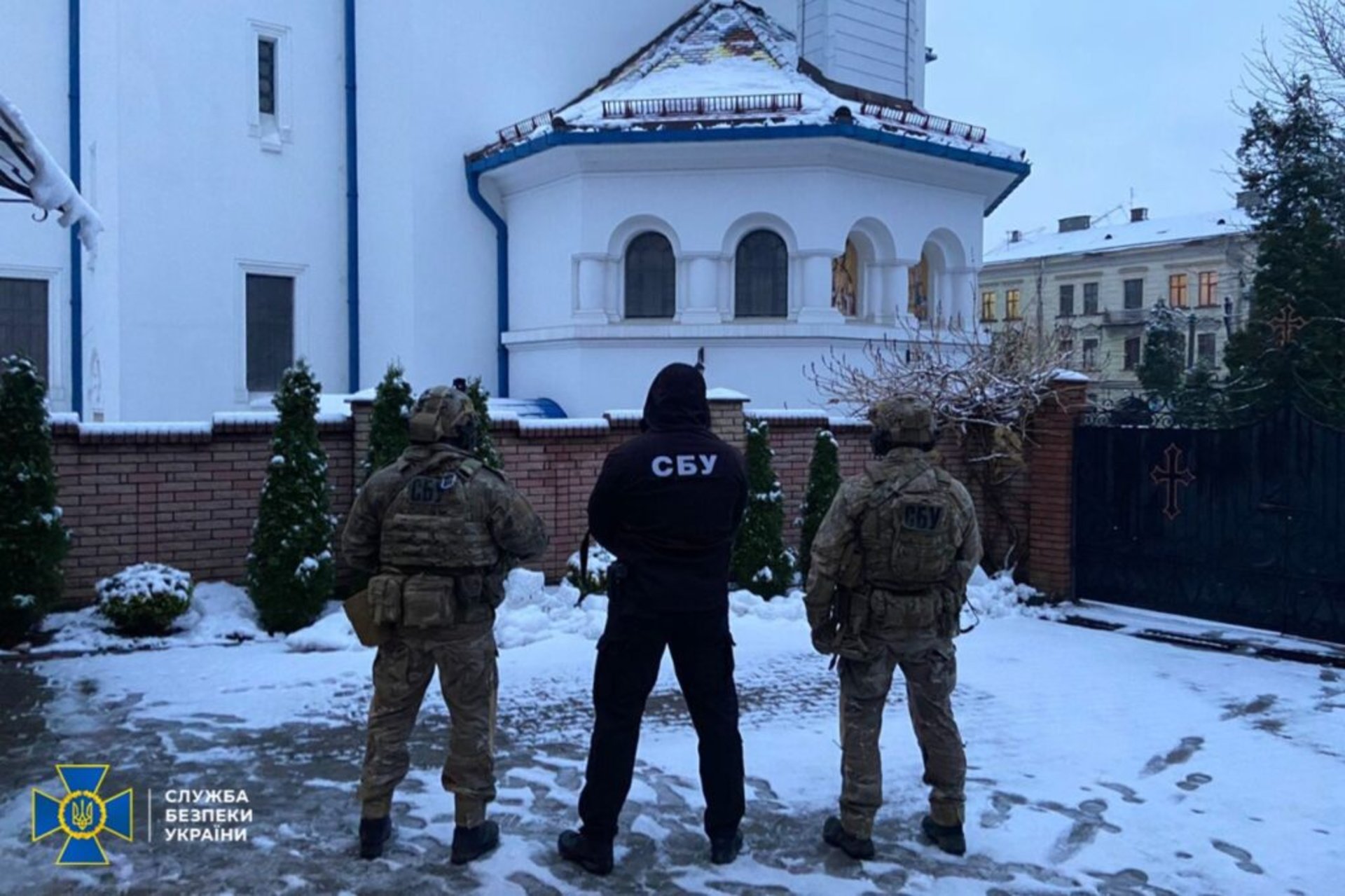 знайшли методички з москви, російське громадянство та посвідчення окупантів