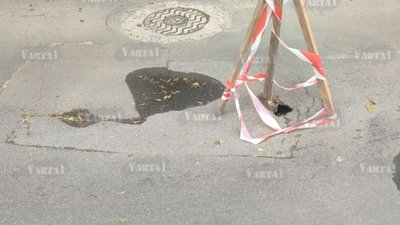 У Львові утворилось провалля на асфальті