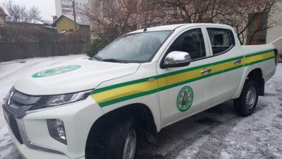 Охорона Львівського лісгоспу отримала новий позашляховик та тепловізор