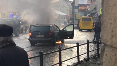 У центрі Львова горіли "польські бляхи" (ВІДЕО)