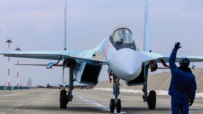Російський винищувач випустив ракету біля британського літака над Чорним морем