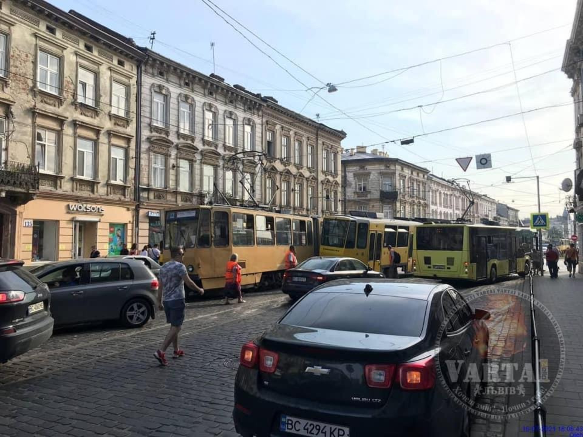 У Львові трамвай зійшов з рейок