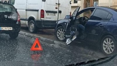 У Львові на Личаківській не розминулись автомобілі (ФОТО)