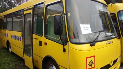 На Львівщині освятили і урочисто  відправили «на службу» автобуси «Школярик» (ФОТО)