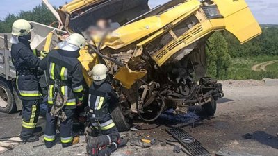 На Львівщині рятувальники деблокували загиблого у ДТП (ФОТО)
