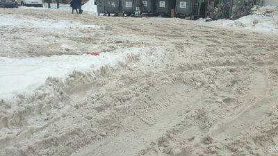 У Львові досі не розчистили дорогу біля дитячих садочків