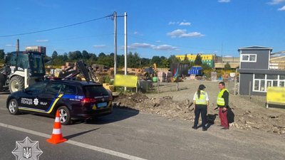 Львівські патрульні спільно з іншими службами ліквідували самовільно облаштовані заїзди та виїзди