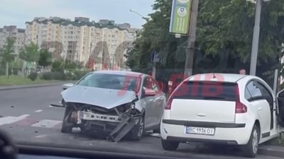 У Львові у ДТП постраждала 24-річна водійка Ford Focus