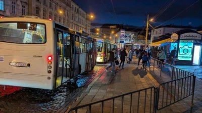 У Львові паркан заважає пасажирам