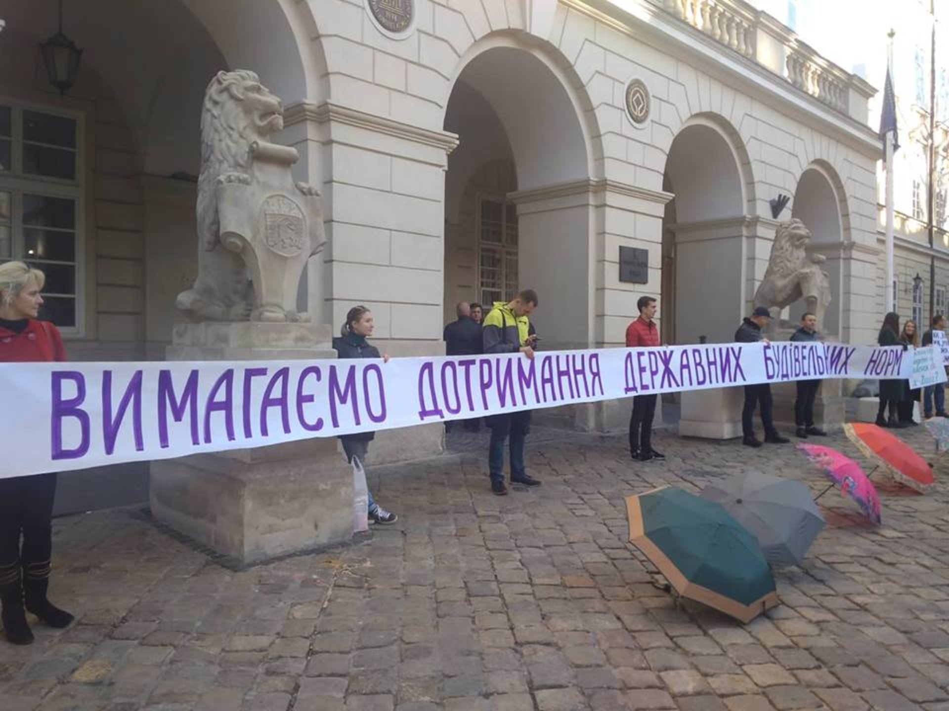 Мешканці Під Голоском протестують проти незаконної забудови району