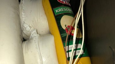 На Львівщині водій сховав у стелі туристичного автобуса 400 кг контрабандного сиру