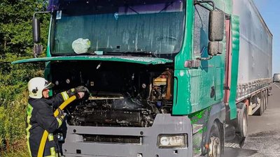 На Львівщині горіла вантажівка