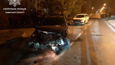 У Львові п’яний 21-річний чоловік вчинив ДТП (ФОТО)