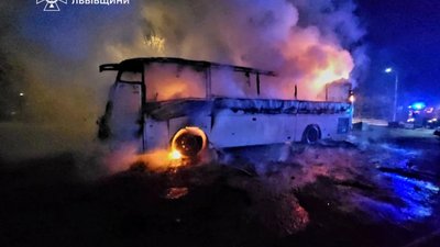 ДСНС показала фото автобуса, який згорів у Львові