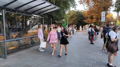 У центрі Львова встановили павільйон для очікування маршруток