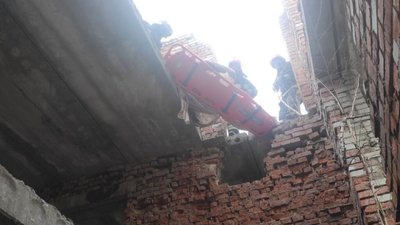 Поблизу Львова внаслідок падіння стіни загинув чоловік (ФОТО)