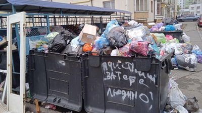 Як львівські вулиці перетворюються на сміттєзвалище (ФОТО)