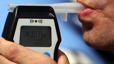 У Львові працівник поліції та інспектор з паркування попалися п‘яними за кермом