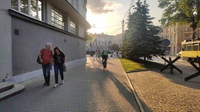 Нарешті: у Львові поліція штрафує велосипедистів за їзду тротуаром