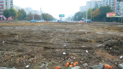 У Львові на вулиці Науковій пропадає третя смуга для руху транспорту (ВІДЕО)