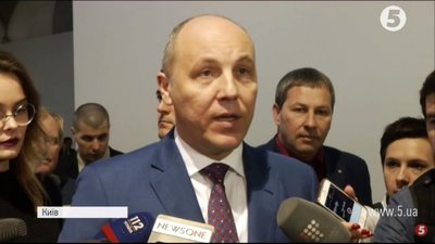 Команда Зеленського «героїчно» воює із жінками,- Парубій