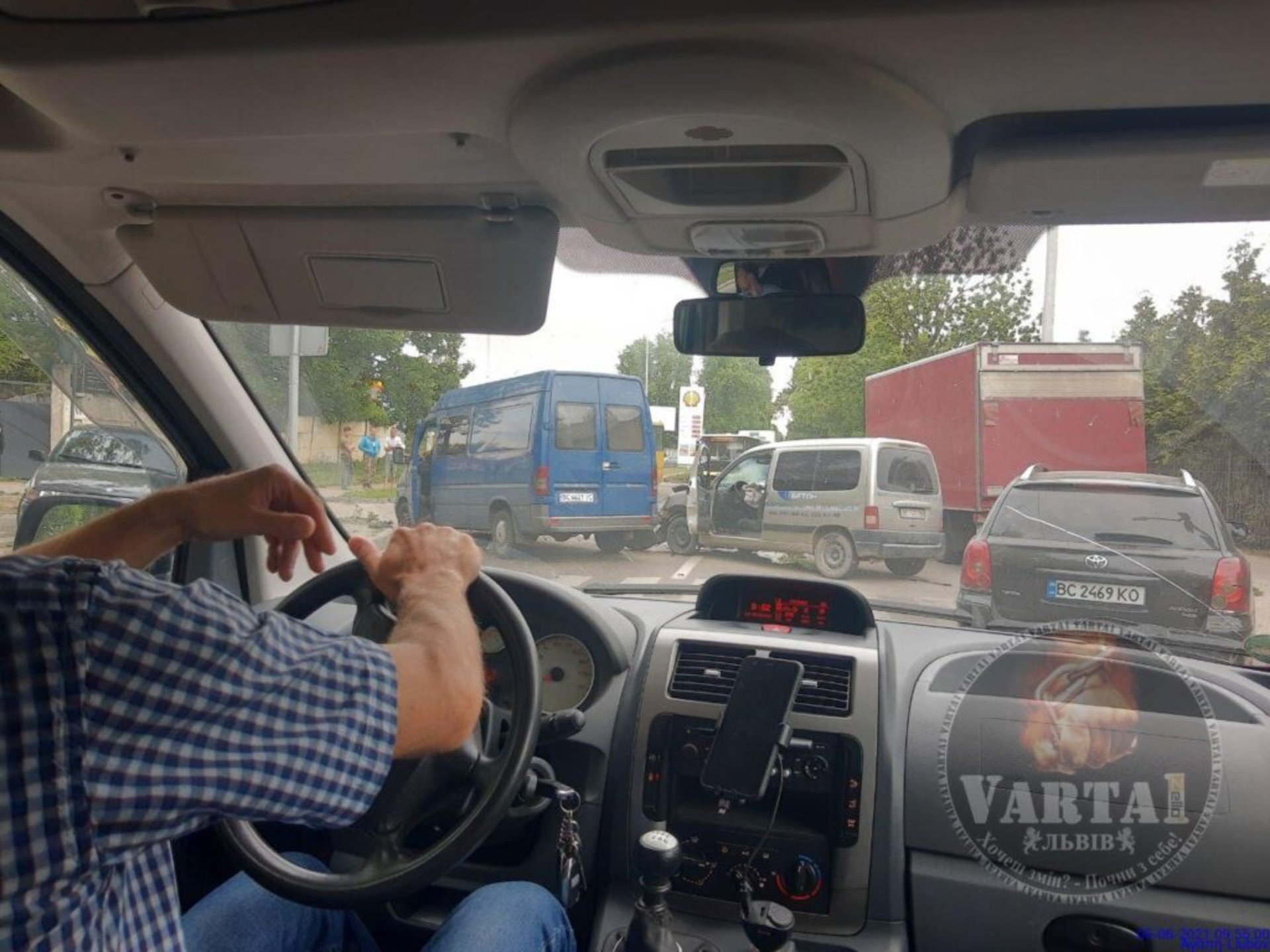 У Львові на Шевченка не розминулись автомобілі, фото Варта-1