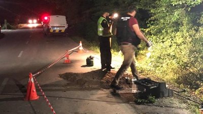На автотрасі у Львівській області біля проїжджаючої автівки пролунав вибух