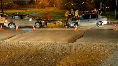 У Львові сталось лобове зіткнення автомобілів (ФОТО)