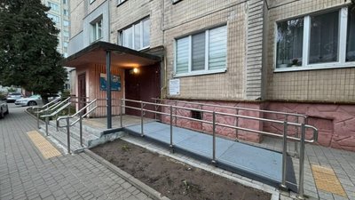 У Львові у спальному районі встановили пандус
