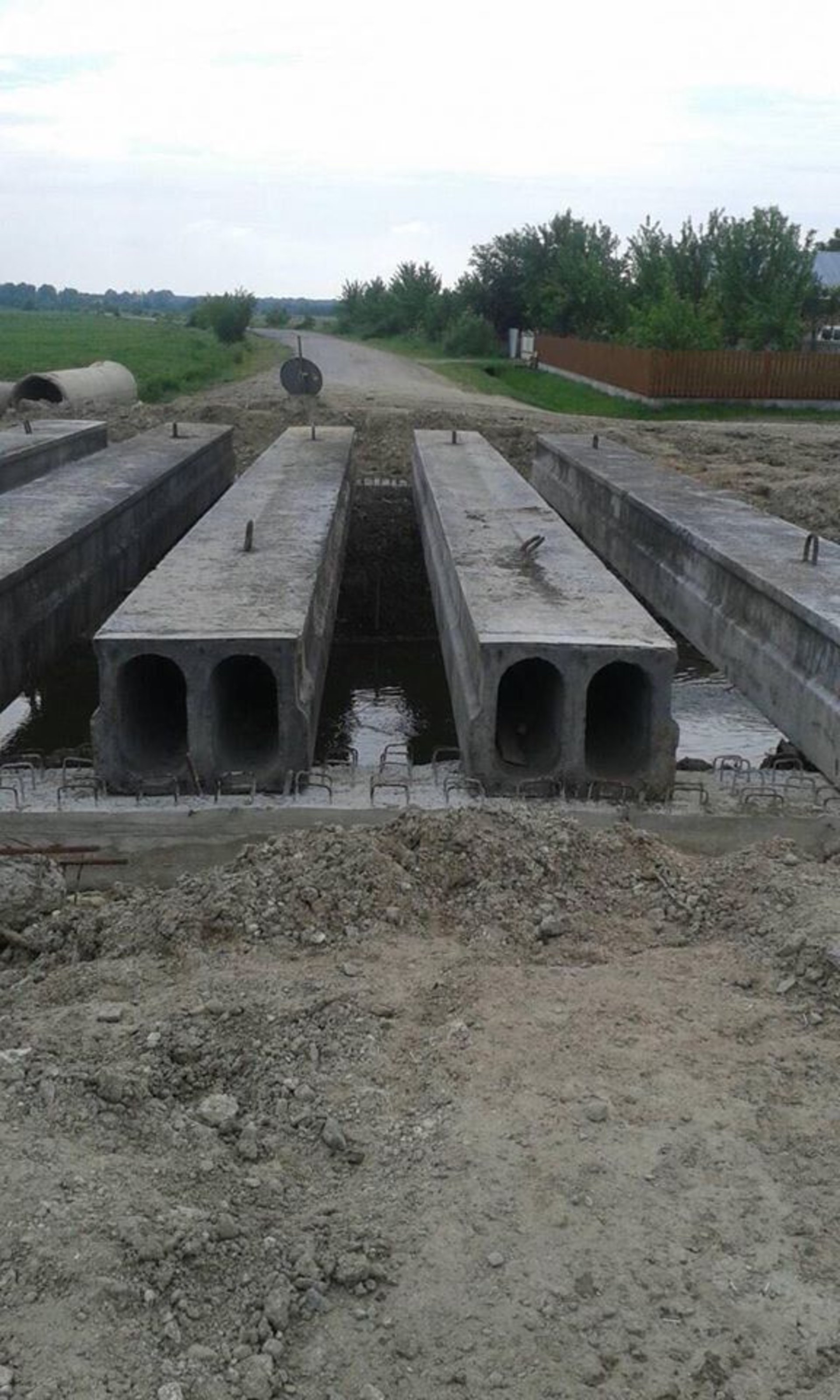 На Львівщині триває будівництво мостового переходу в с. Більче