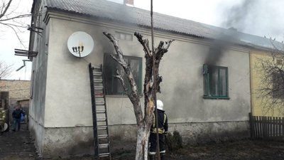 На Жовківщині у будинку загорілась ялинка