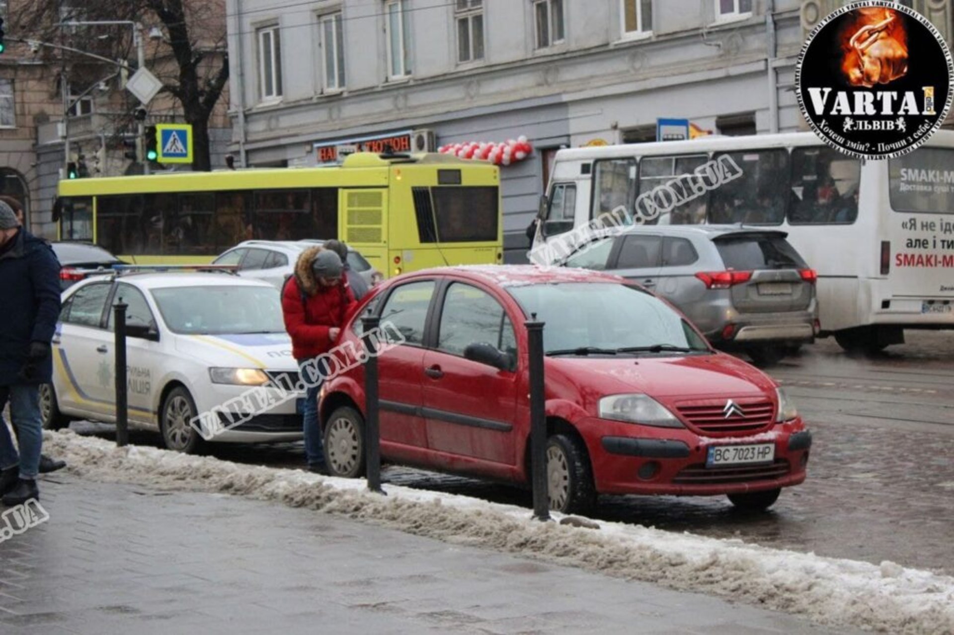 У Львові сталася потрійна ДТП з участю маршрутки, фото Варта-1