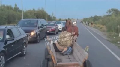 На Львівщині біля кордону з Польщею підвода блокувала рух