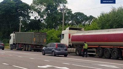 На Львівщині через спеку обмежили рух вантажівок (ФОТО)