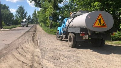 На Львівщині ремонтують дорогу у смт Красне (ФОТО)