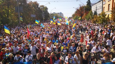 "Тисячі! Море!": Видовищні фото Ходи захисників України без Володимира Зеленського