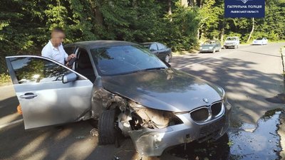 Біля Львова п’яний 21-річний водій розбив свою BMW