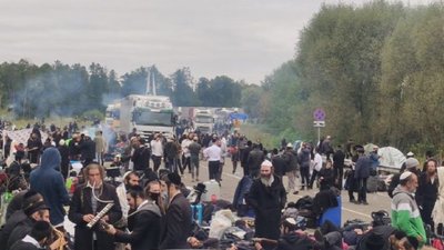 Сотні хасидів застрягли на кордоні з Україною (ВІДЕО)
