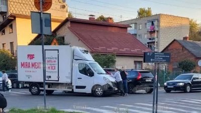 У Львові на перехресті не розминулись автомобілі
