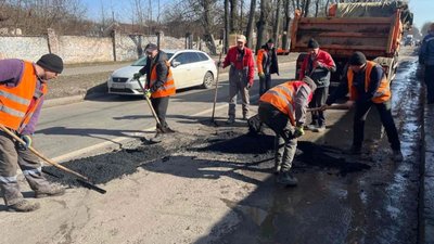 У Львові помітили контрасти у латанні доріг