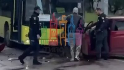 У Львові на перехресті сталась сильна аварія (ВІДЕО)