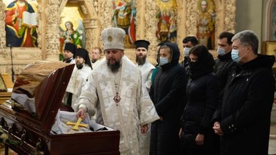 У Києві прощаються із матір'ю Марини Порошенко (ФОТО)